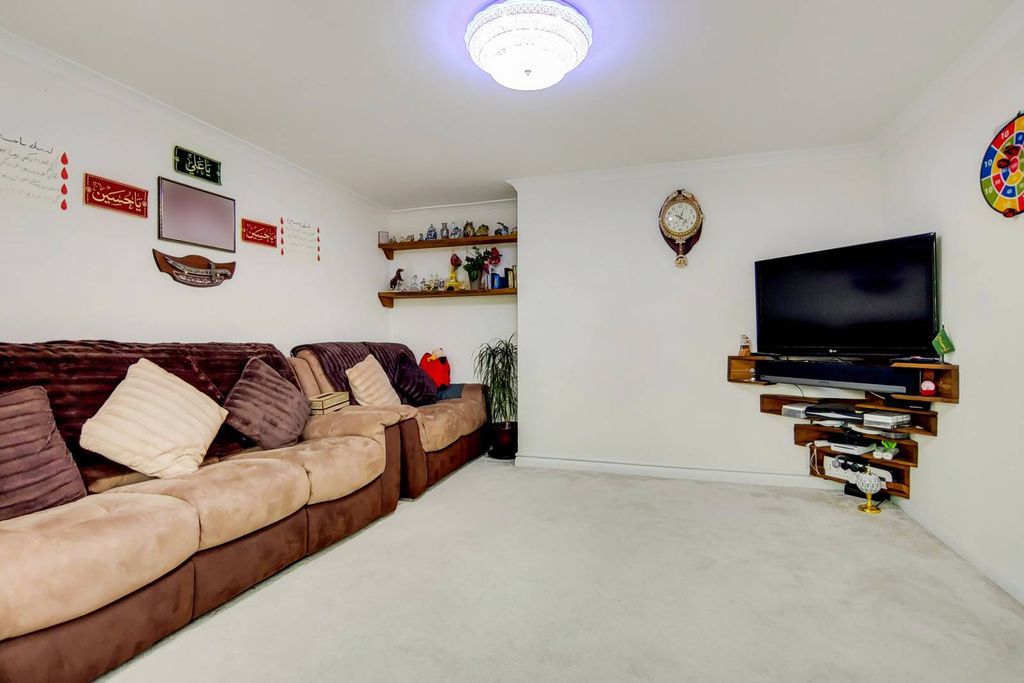 Property photo 3 of 19