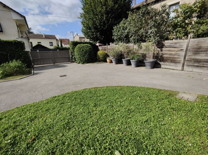 Property photo 2 of 9