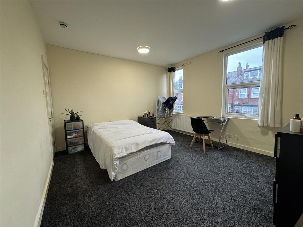 Additional image 9 of 5 bed terraced house to rentNewport Gardens, Headingley, Leeds LS6