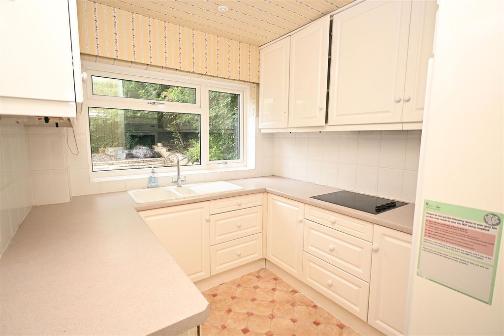 Property photo 2 of 24 Kitchen