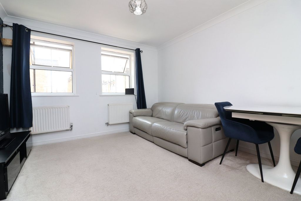 Property photo 3 of 18