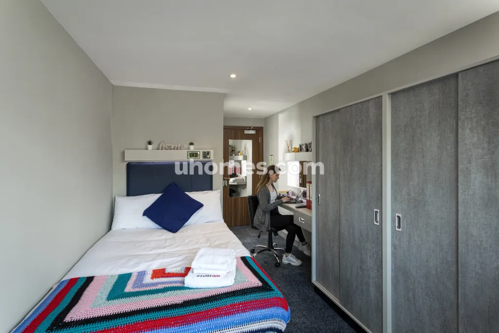 Property photo 2 of 40