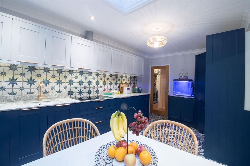 Property photo 1 of 33