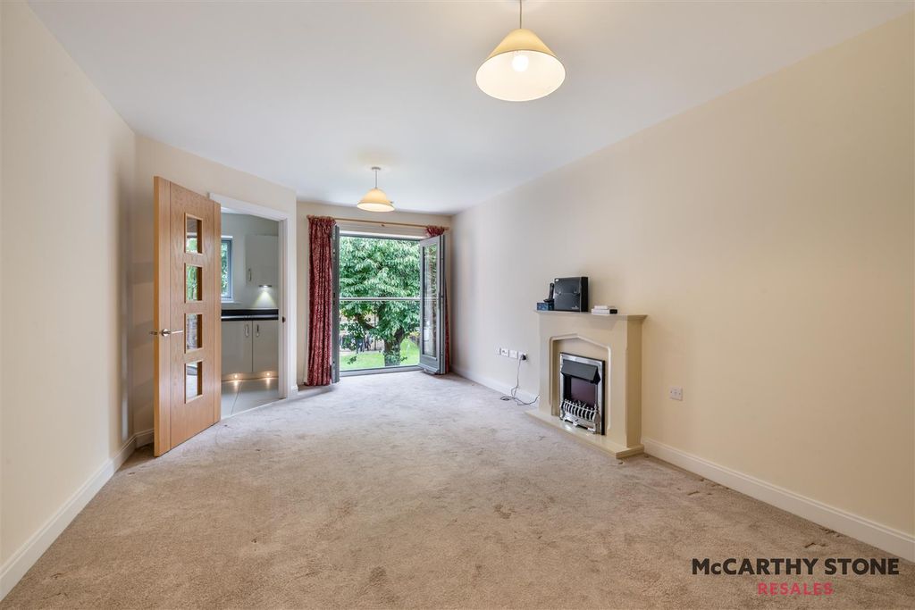 Property photo 3 of 42 8616536-Interior09.Jpg