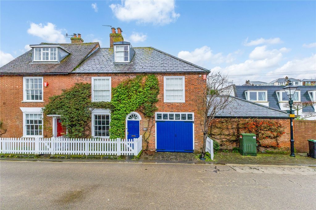 Property photo 1 of 12 Front Aspect