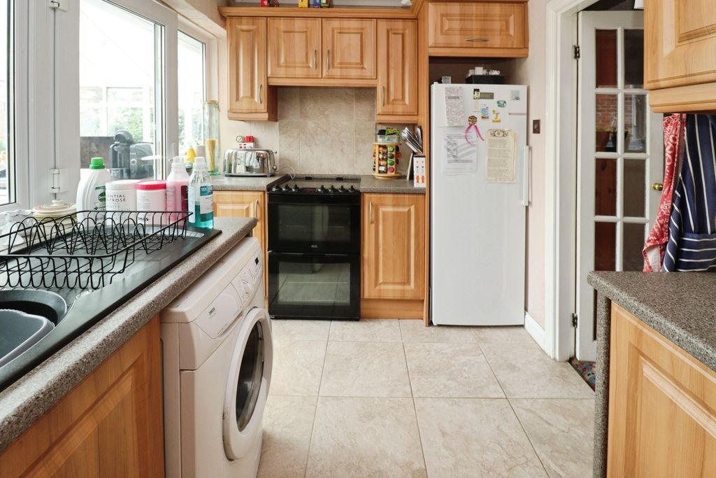 Property photo 3 of 31