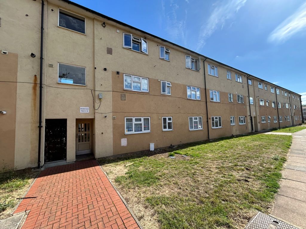 Property photo 1 of 8 2 Bed Flat To Rent Haldane Road, Southall Ub1