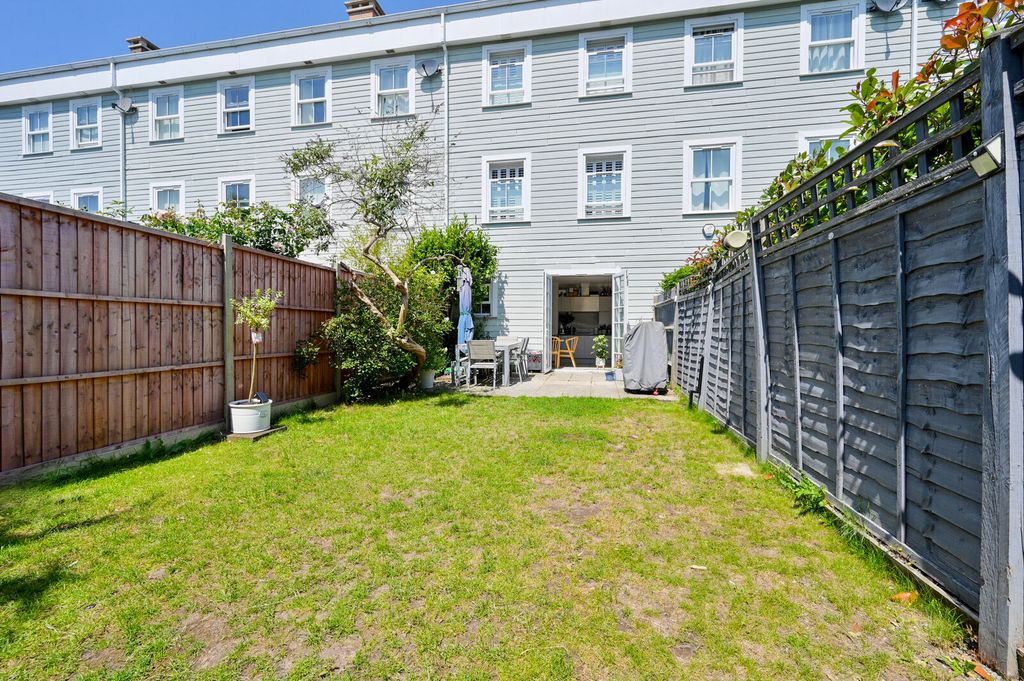 Property photo 2 of 18