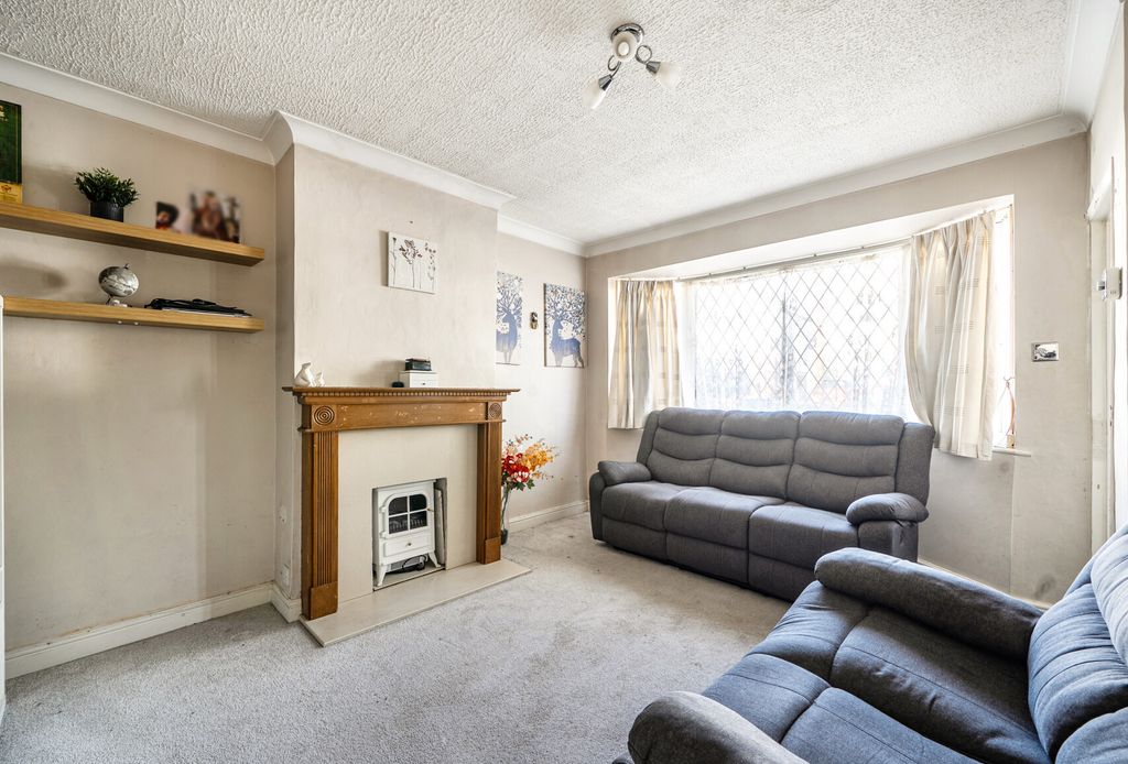 Property photo 2 of 18 1-6Ab443715Beee-1...