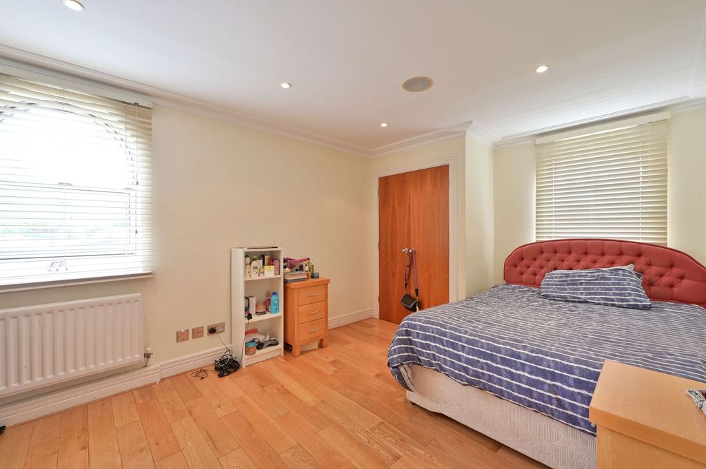 Property photo 3 of 11