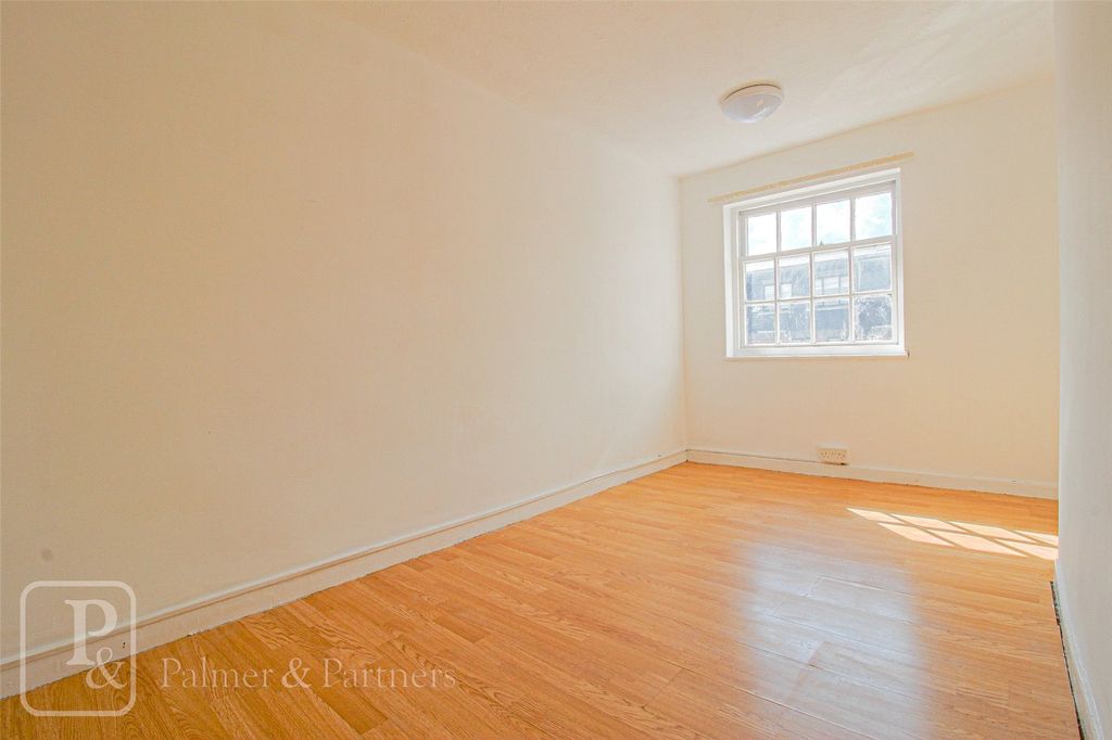 Property photo 3 of 7 Bedroom 2