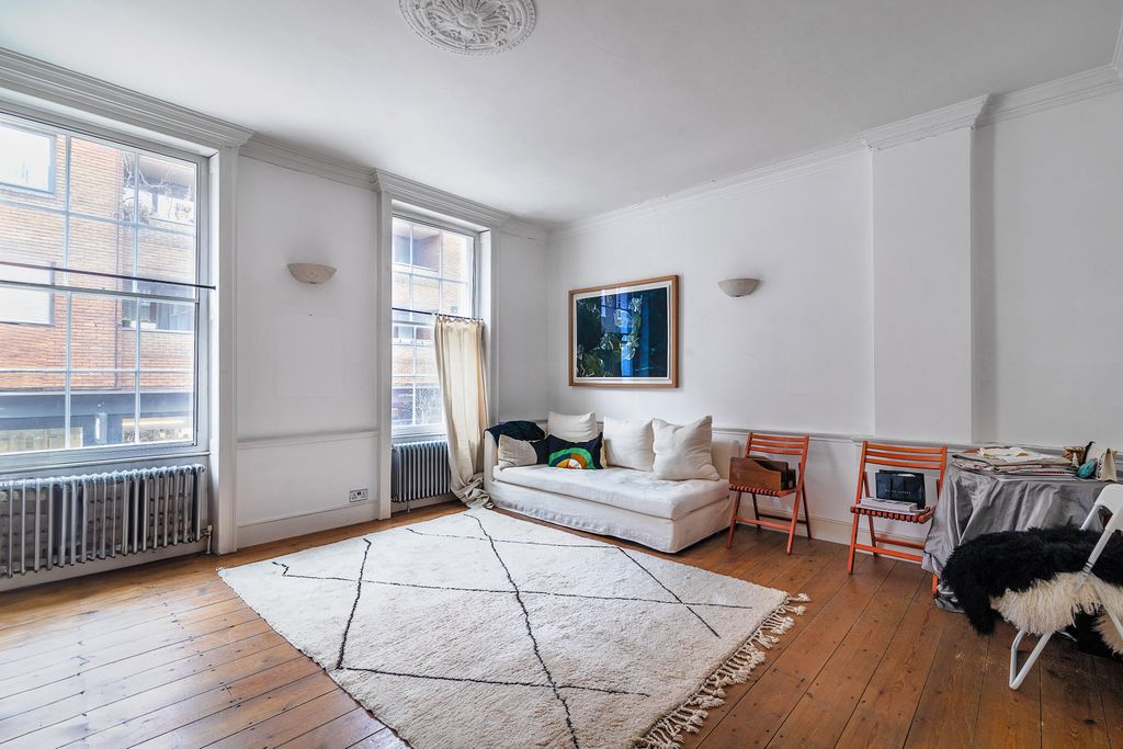 Property photo 2 of 12 Earlham_Street_13