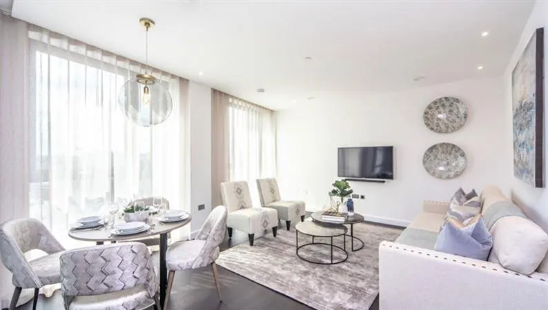 Thornes House, Charles Clowes Walk, London SW11 – pohled 3