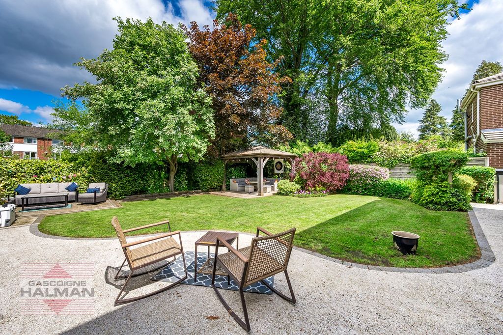 Property photo 2 of 31