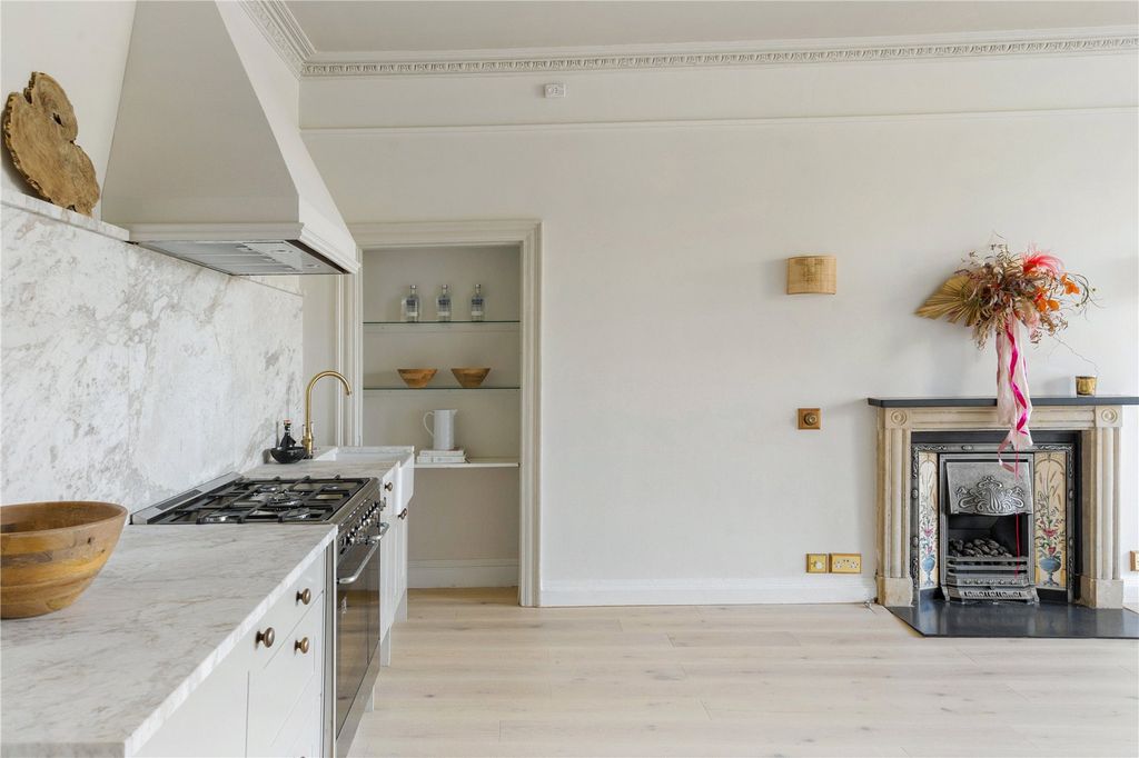 Property photo 2 of 11 Kitchen