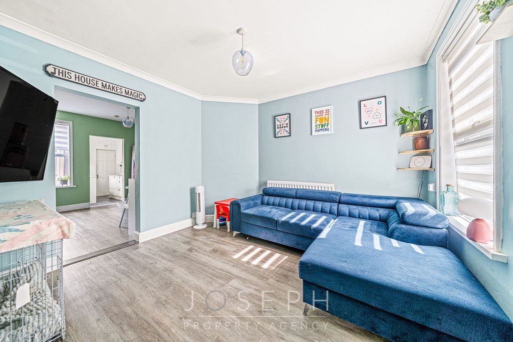 Property photo 2 of 13