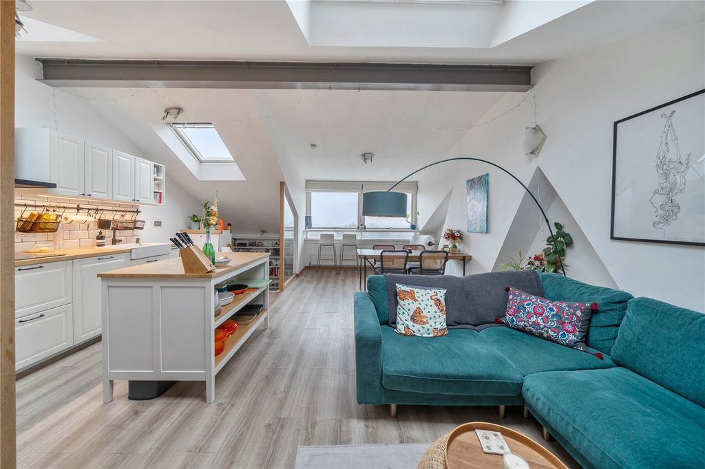 Property photo 3 of 16 Picture No. 30