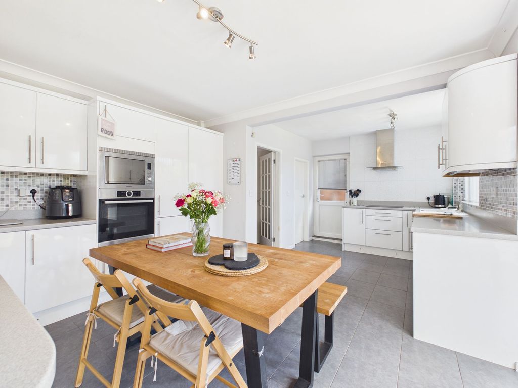 Property photo 2 of 16 Dining Kitchen