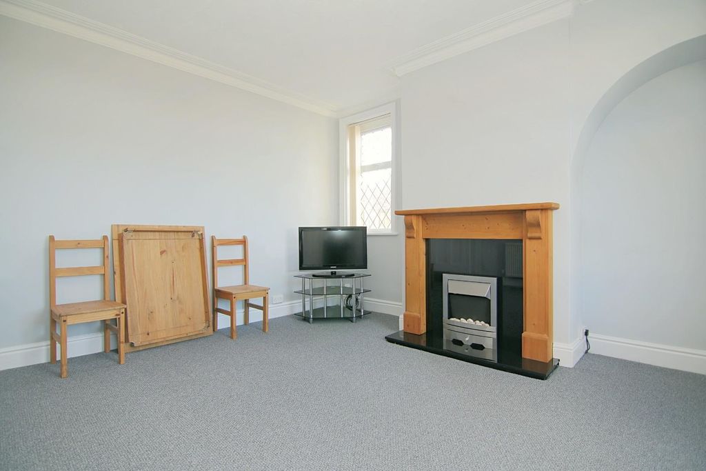 Property photo 3 of 15 Living Room