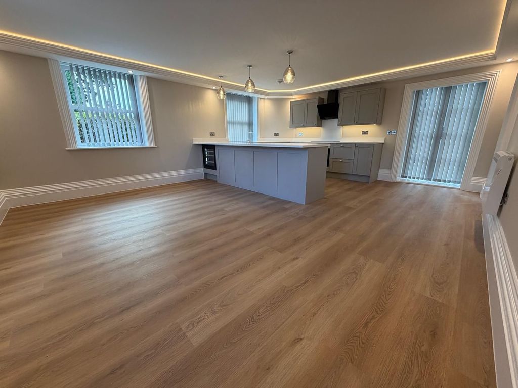 Property photo 3 of 32