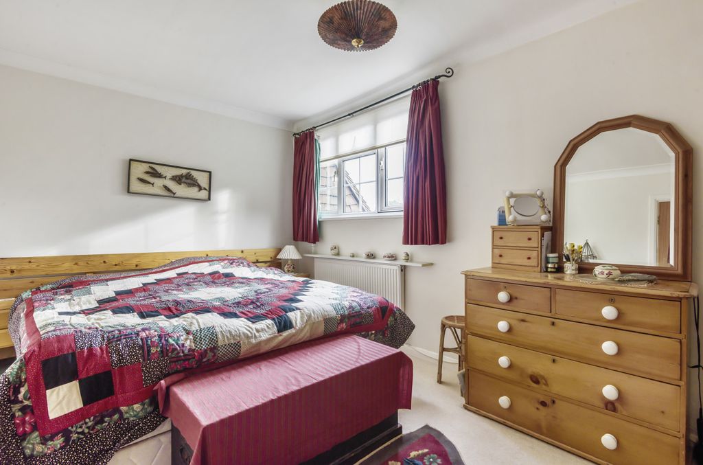 Additional image 7 of 3 bed flat for saleCriagleith, Grove Road, Beaconsfield HP9