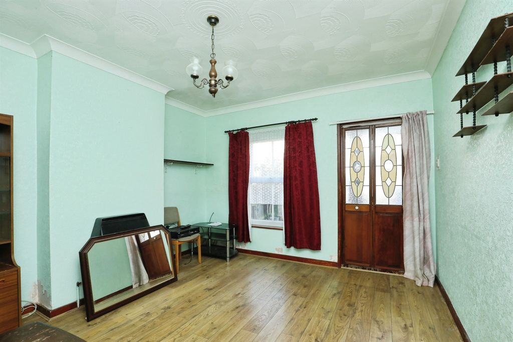 Property photo 2 of 17