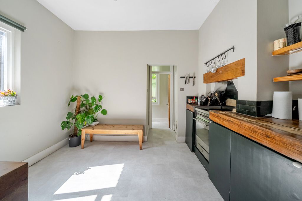 Property photo 1 of 8 1466724-11-6A183B...
