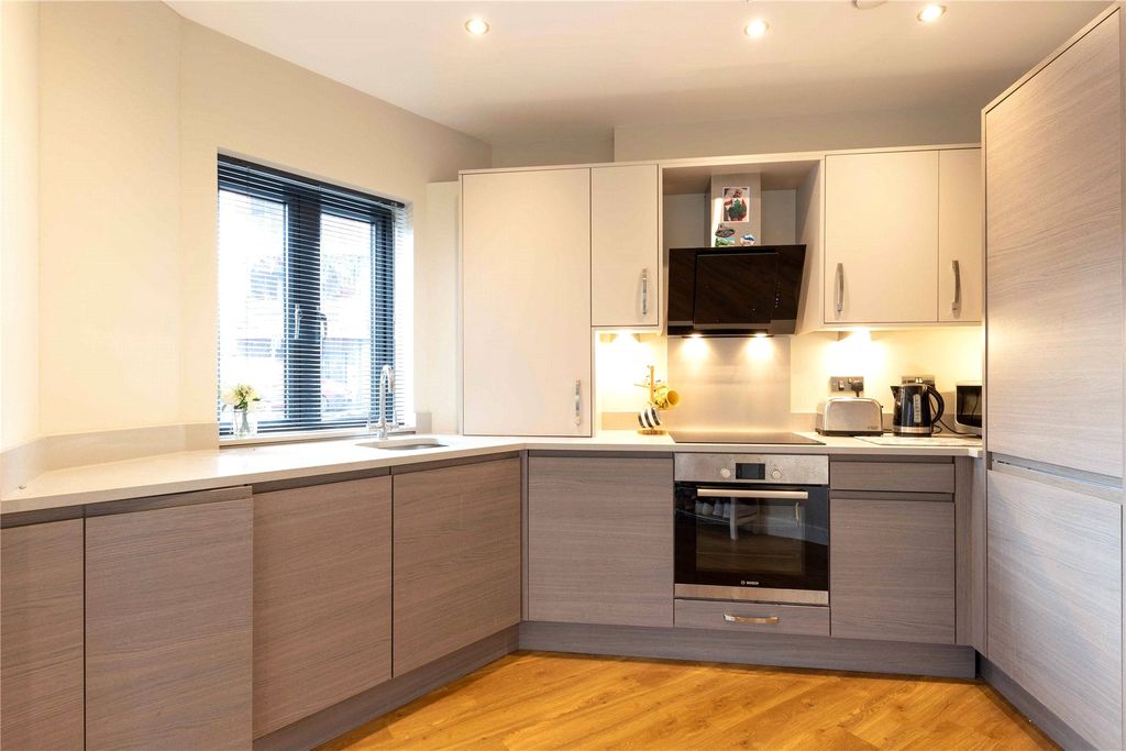 Property photo 3 of 6 Kitchen