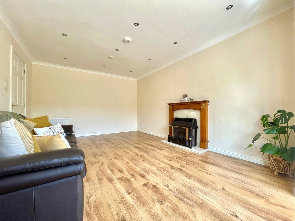 Property photo 3 of 34