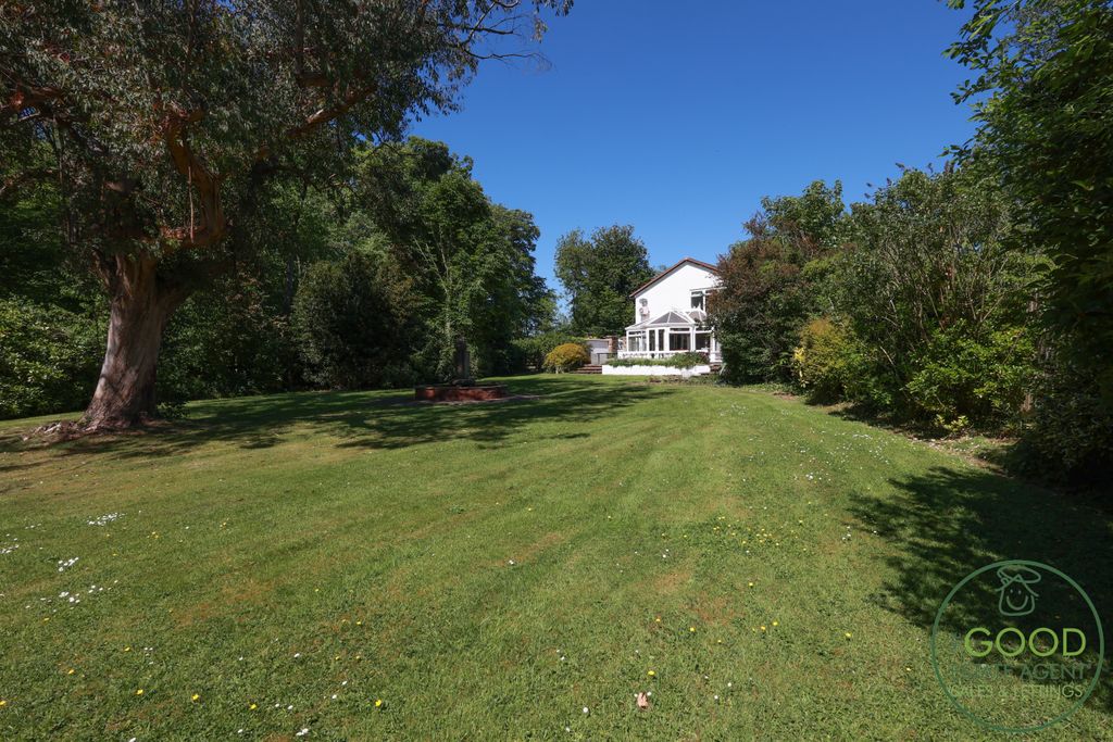 Property photo 2 of 33