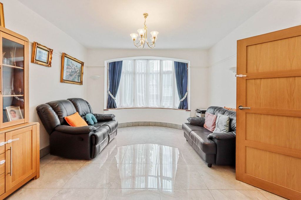 Property photo 2 of 13