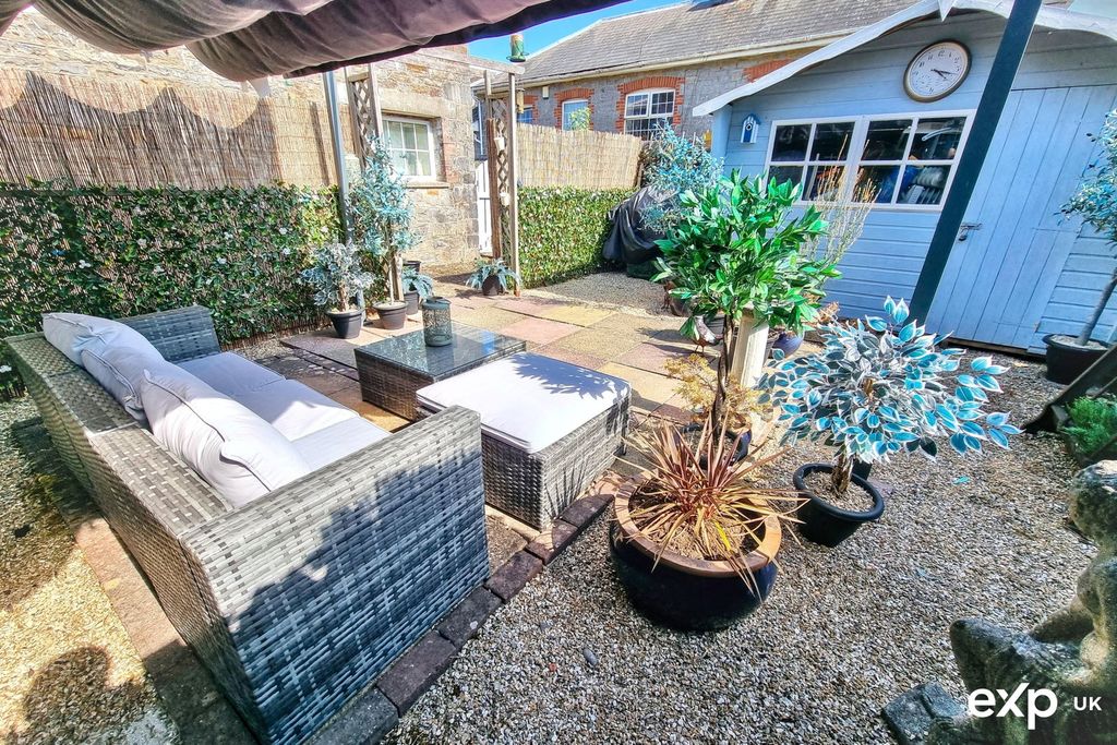 Property photo 1 of 28
