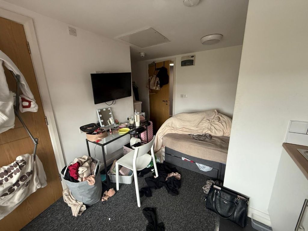 Property photo 3 of 4