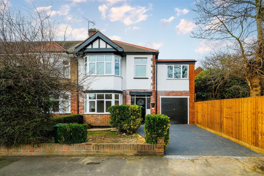 Property photo 1 of 32