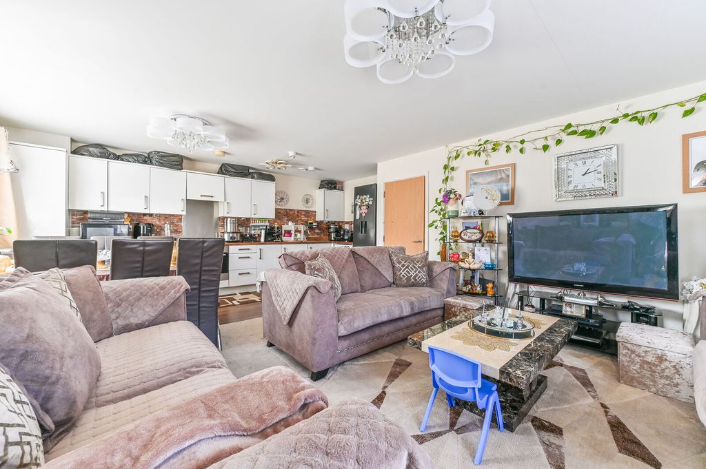 Property photo 3 of 9