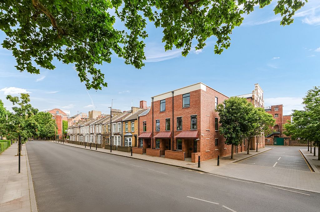 Property photo 1 of 25 Three Brand New Town House's For Sales