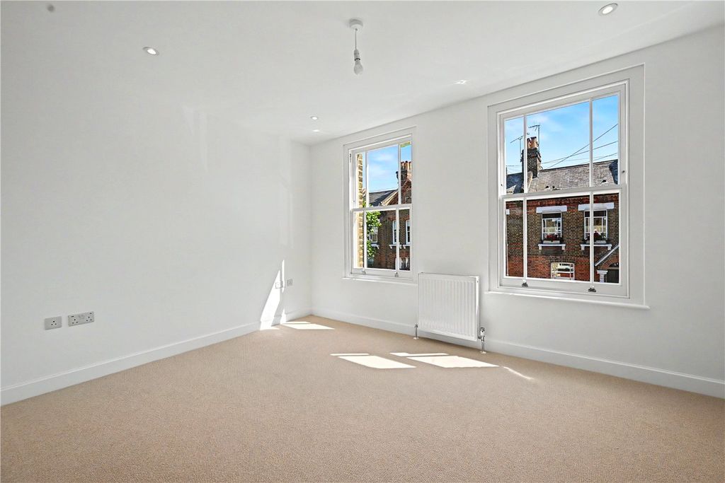 Property photo 2 of 15 Picture No. 05