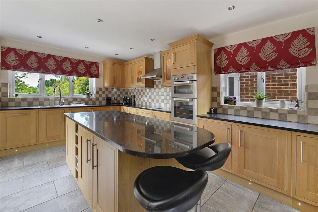 Property photo 3 of 30 1Wealdview05.Jpg