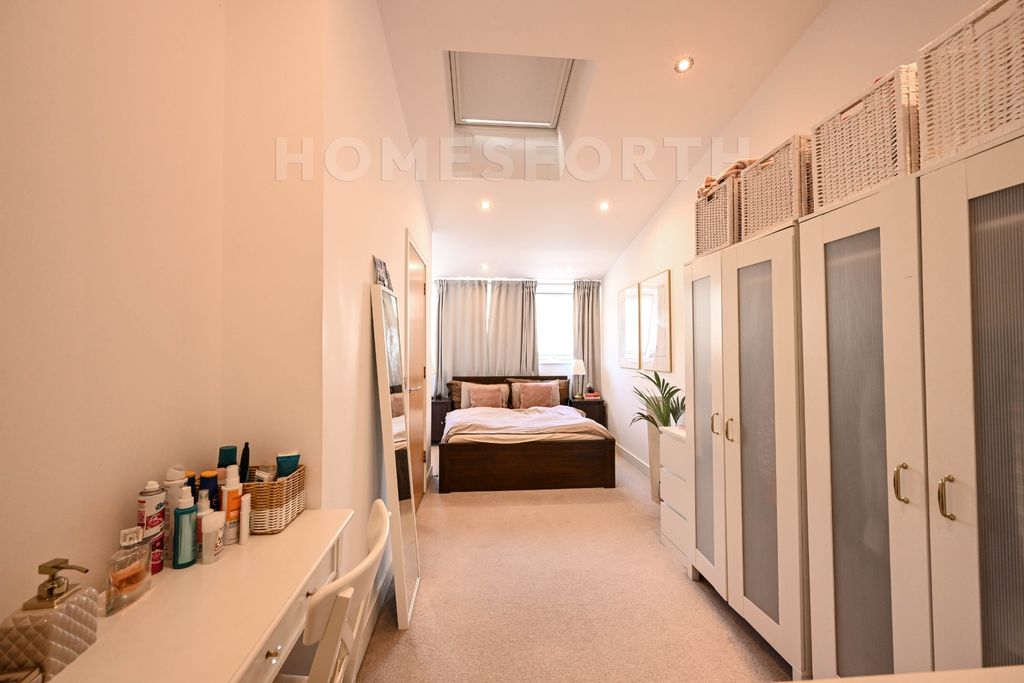 Property photo 3 of 10 Photo 8