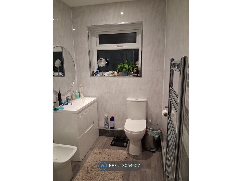 Property photo 3 of 4 Bathroom