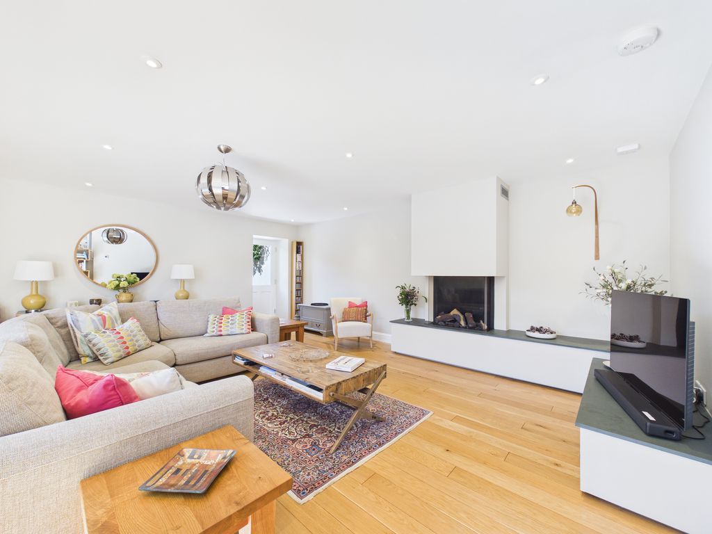 Property photo 2 of 22 Photo 4