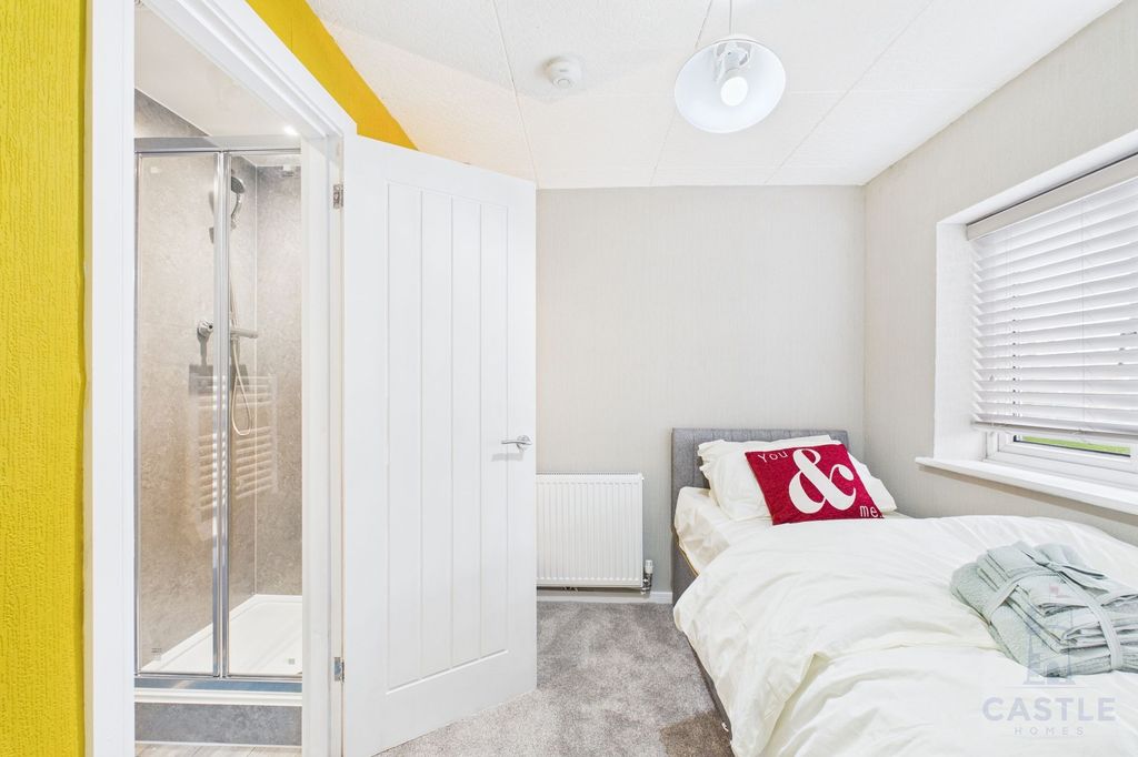 Property photo 2 of 10 Room 2 With Ensuite