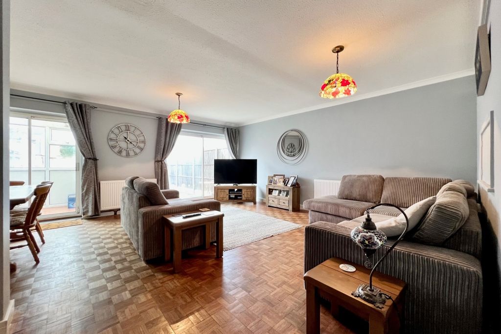 Property photo 2 of 14 Lounge