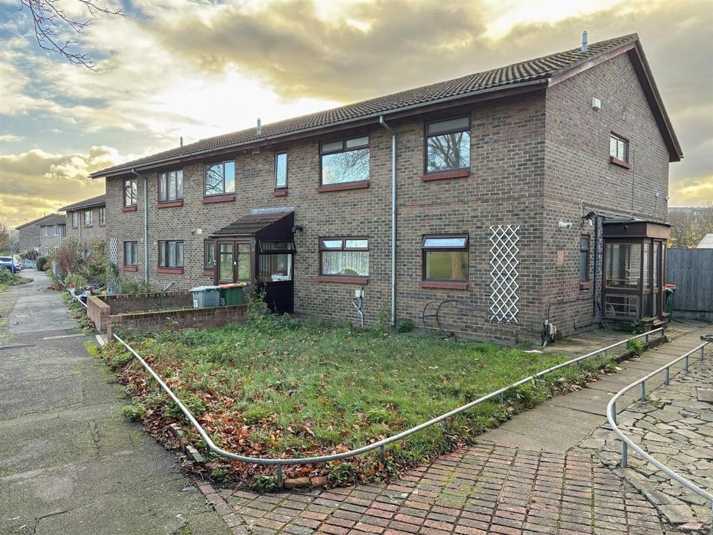 Property photo 1 of 16 Parry Avenue, E6, House For Sale By Barrain London