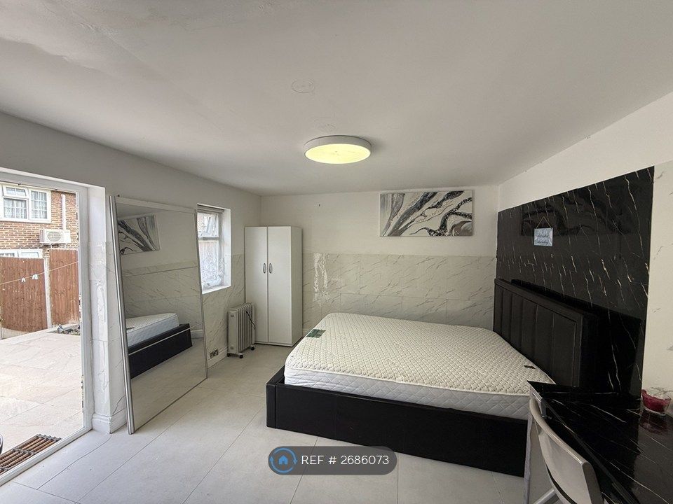 Property photo 3 of 6 Bedroom