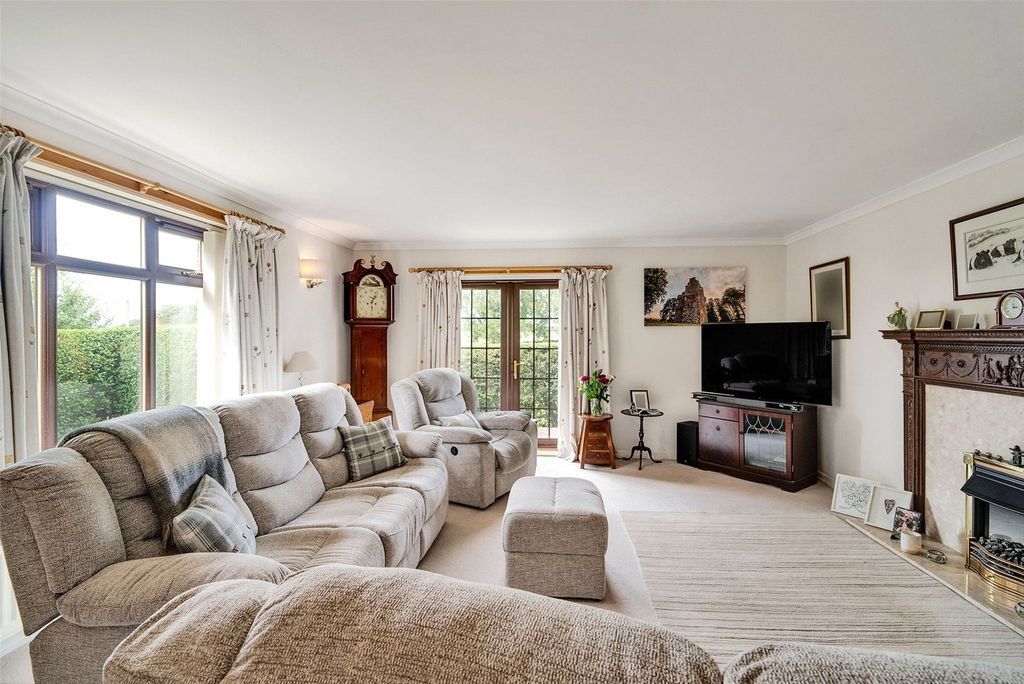 Property photo 3 of 46 Sitting Room