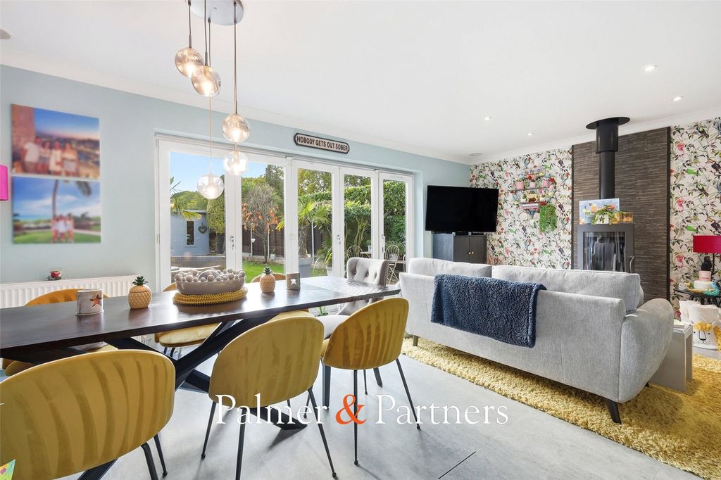 Property photo 2 of 27 Picture No. 22