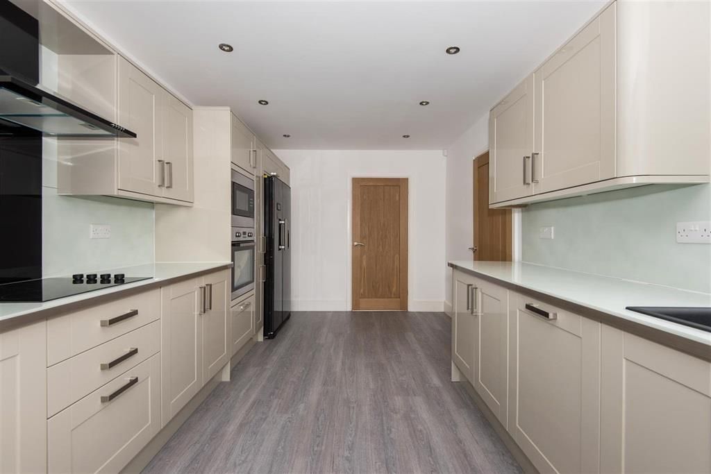 Property photo 3 of 34 Kitchen