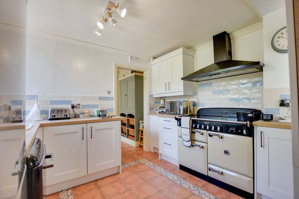 Property photo 3 of 32