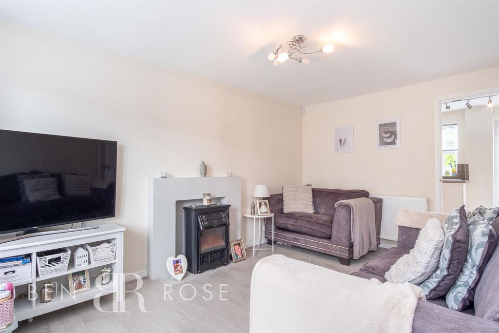 Property photo 2 of 15 Lounge